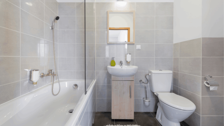 Bathroom after a deep cleaning completed by experts of Cleanadora