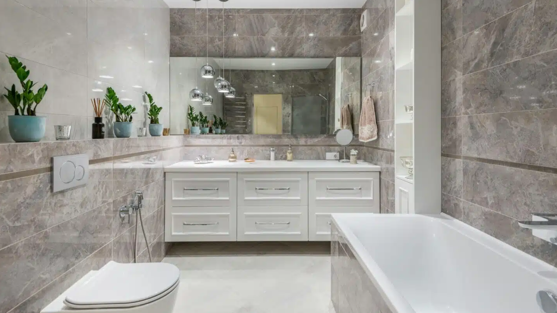 Bathroom after a professional cleaning service from Cleanadora